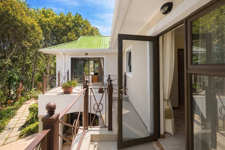 5 Bedroom Property for Sale in Caribbean Beach Club North West